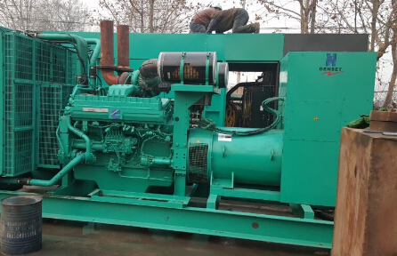 西固发电机组如何判断水冷式机油散热器内部是否需要清洗？