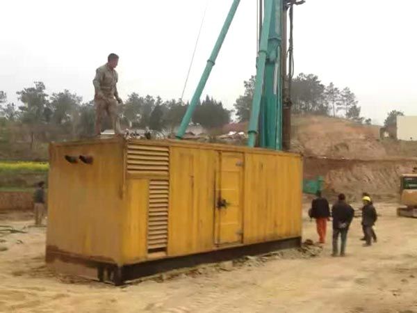 西固如何判断水冷式机油散热器密封件是否需要更换？